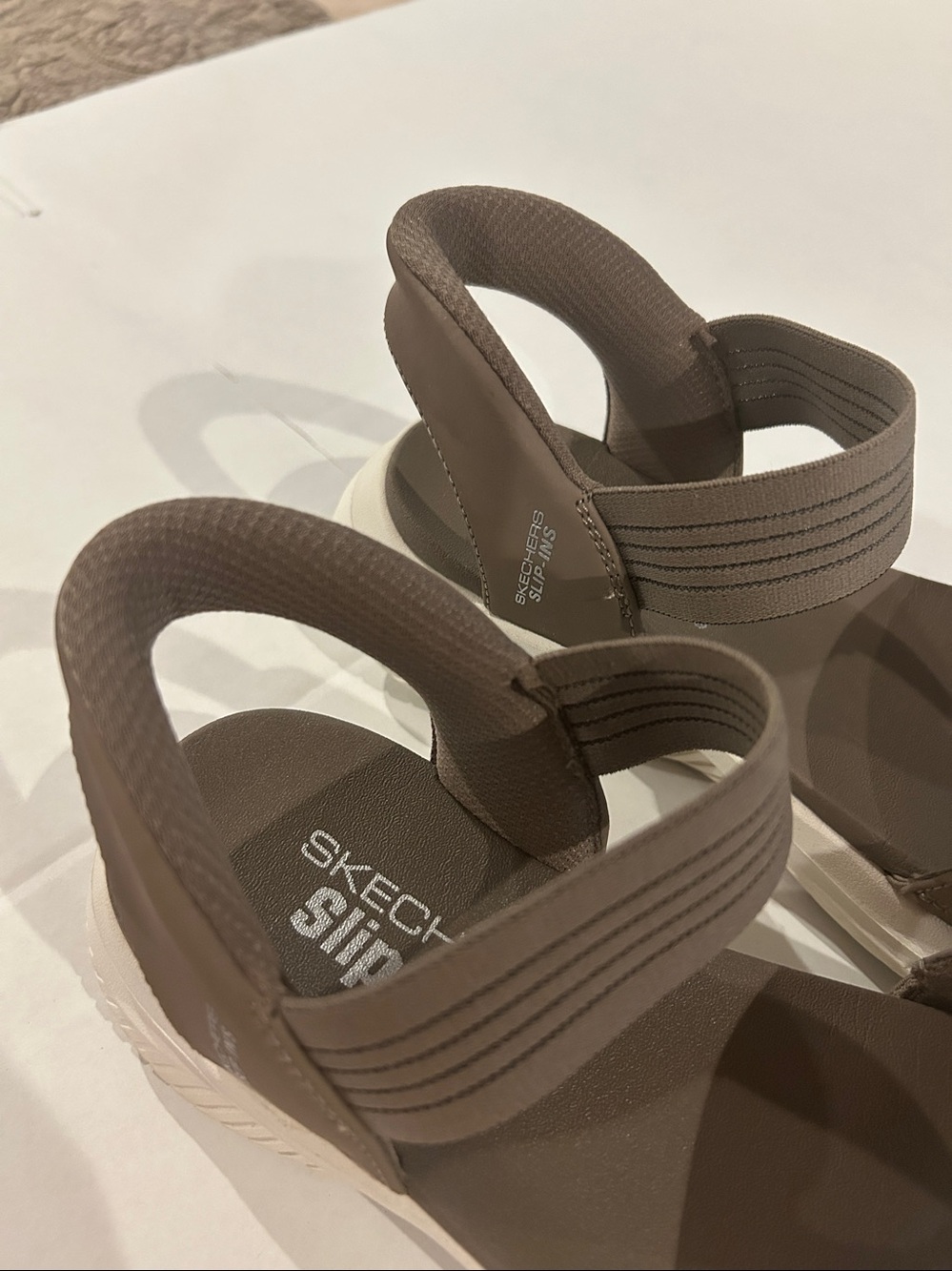Skechers slip-ins size 8 taupe sandals - Picture 5 of 6